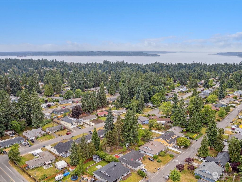 Photo of 30649 11th Avenue S, Federal Way, WA 98003 (MLS # 2127941)