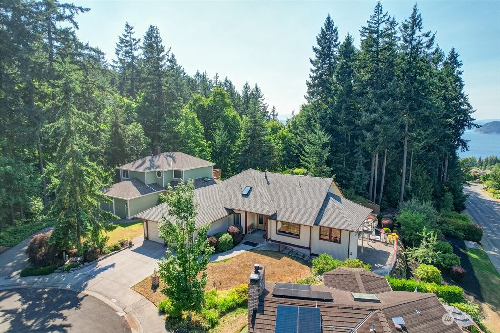 Photo of 5911 112th Place SW, Mukilteo, WA 98275 (MLS # 2150630)