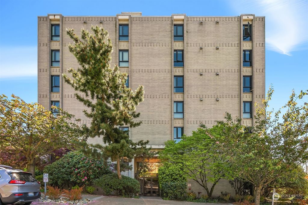 Photo of 7 Highland Drive #202, Seattle, WA 98109 (MLS # 2067015)