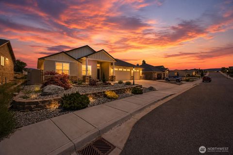 Photo of 472 Sunny Brooke Lane, Chelan, WA 98816 (MLS # 2551238)