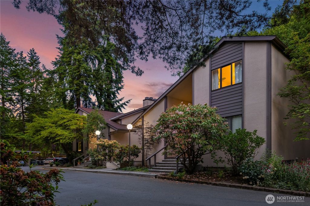 Photo of 1518 NE 140th Street #C6, Seattle, WA 98125 (MLS # 2552640)