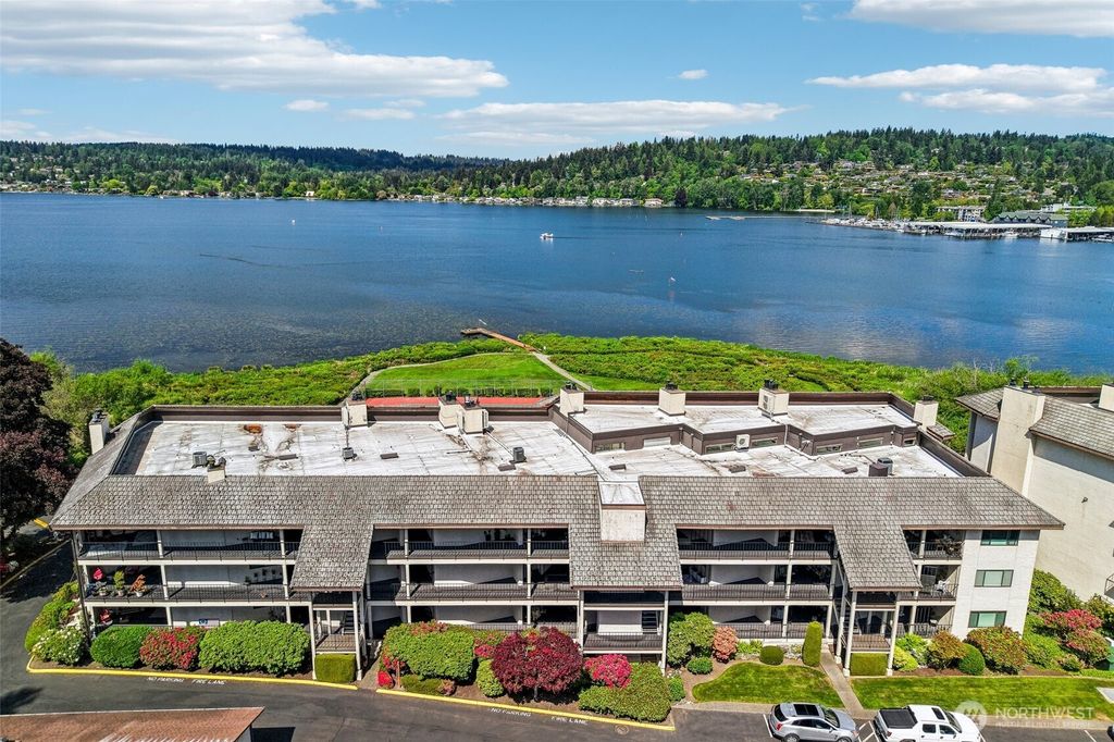 Photo of 16921 Inglewood Road NE #A103, Kenmore, WA 98028 (MLS # 2526621)