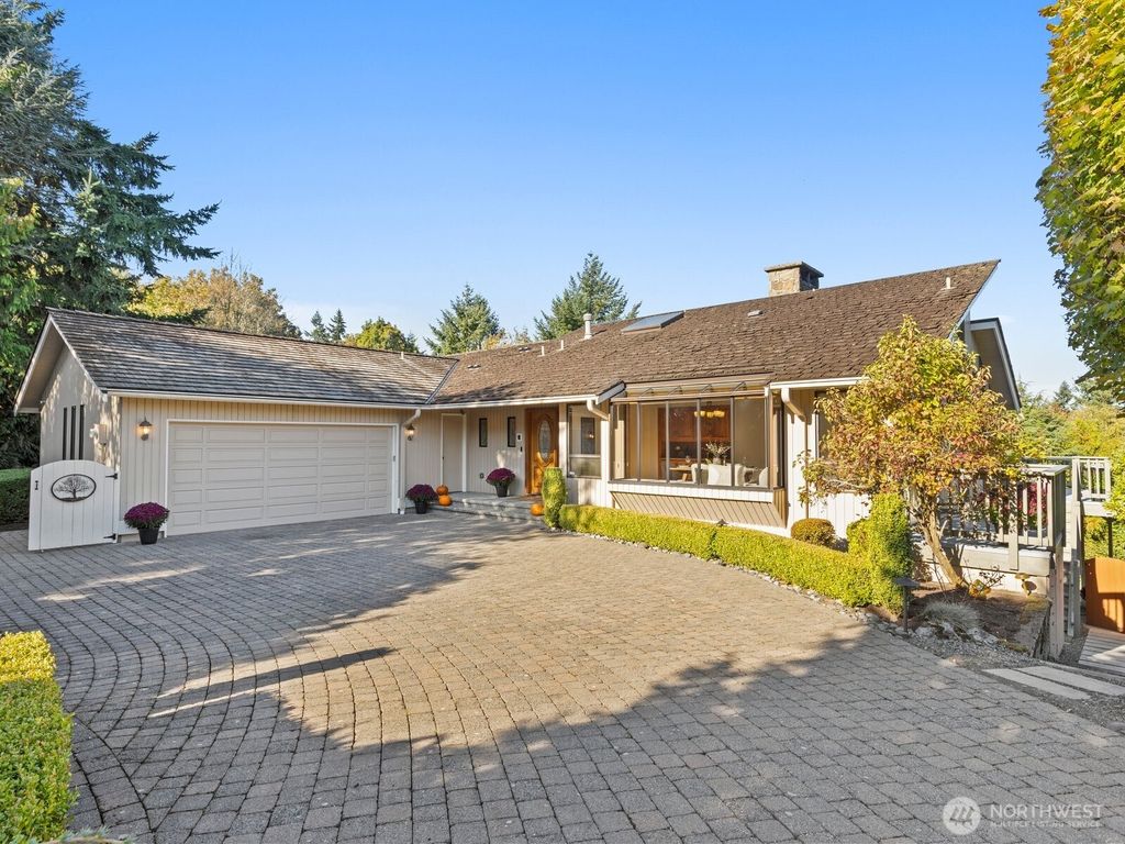 Photo of 5015 145th Place SE, Bellevue, WA 98006 (MLS # 2436885)