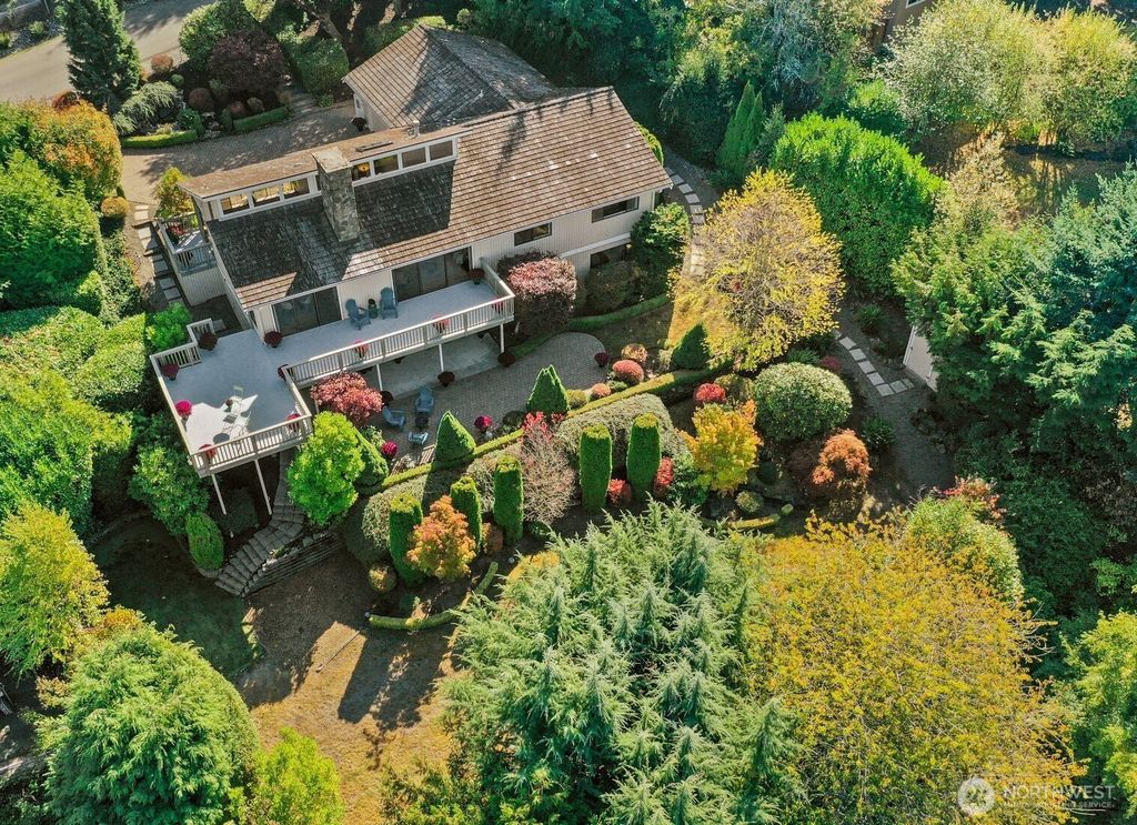 Photo of 5015 145th Place SE, Bellevue, WA 98006 (MLS # 2436885)