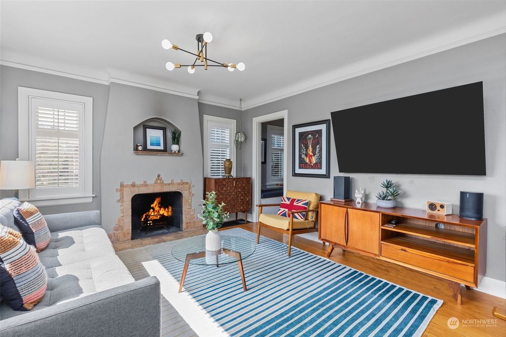 Photo of 400 N 39th Street, Seattle, WA 98103 (MLS # 2283261)