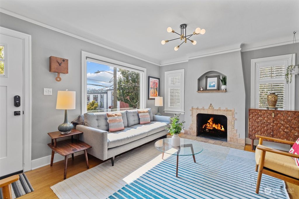 Photo of 400 N 39th Street, Seattle, WA 98103 (MLS # 2283261)