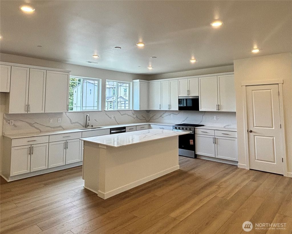 Photo of 1432 121ST Avenue SE #33, Lake Stevens, WA 98258 (MLS # 2354309)
