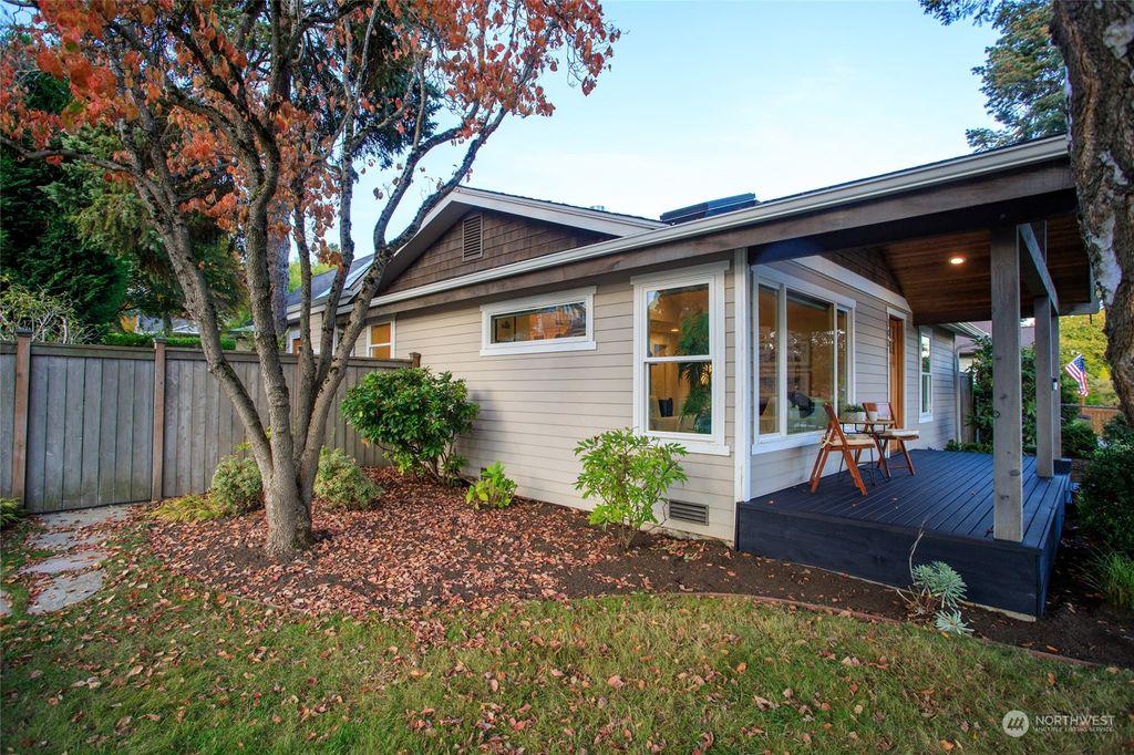 Photo of 302 8th Avenue, Kirkland, WA 98033 (MLS # 2168731)