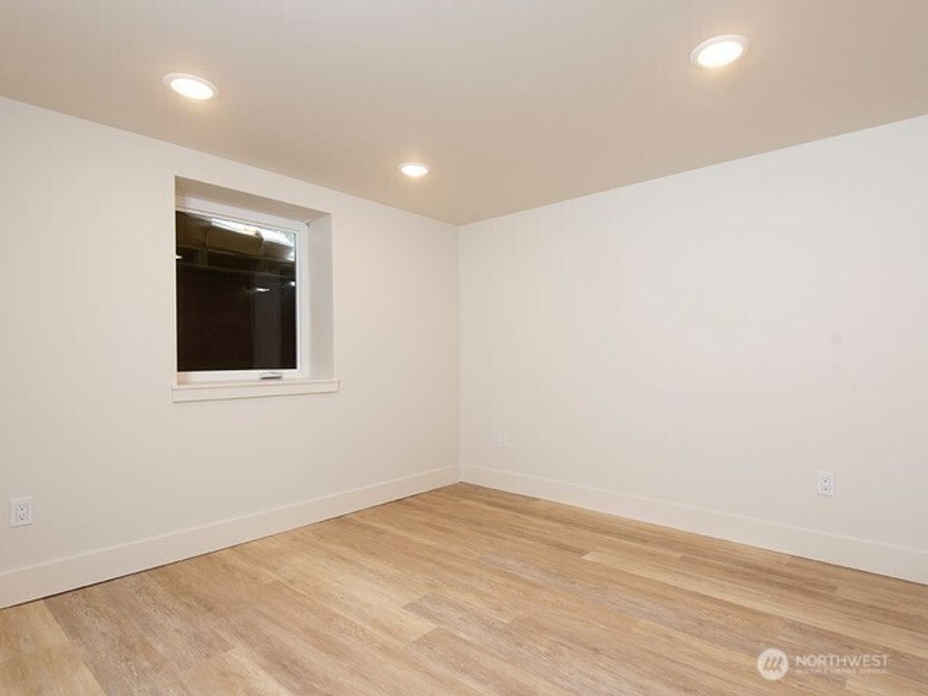 listing image 9367926074392739635