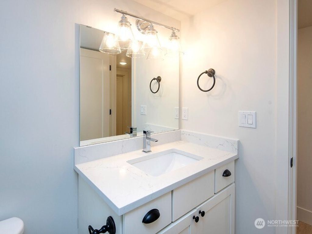 listing image 9363067941340035051