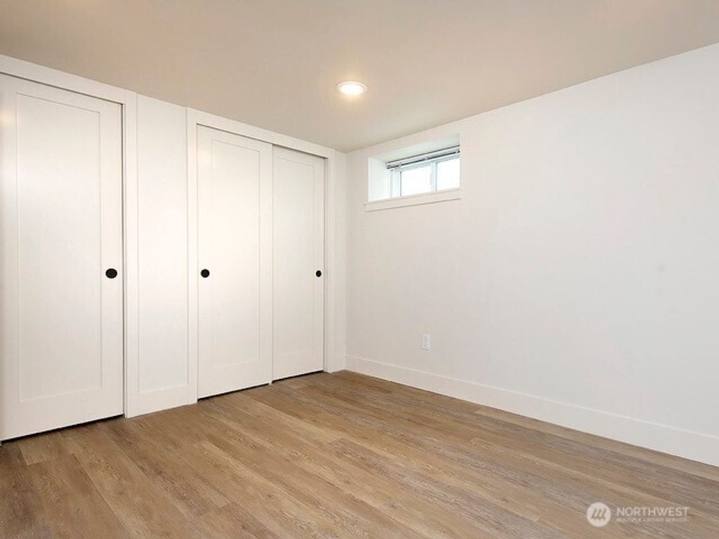 listing image 9367636793194480584