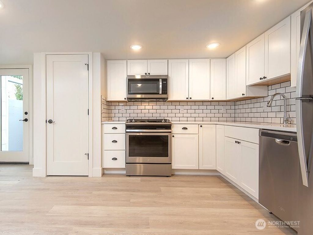 listing image 9366510361696932745