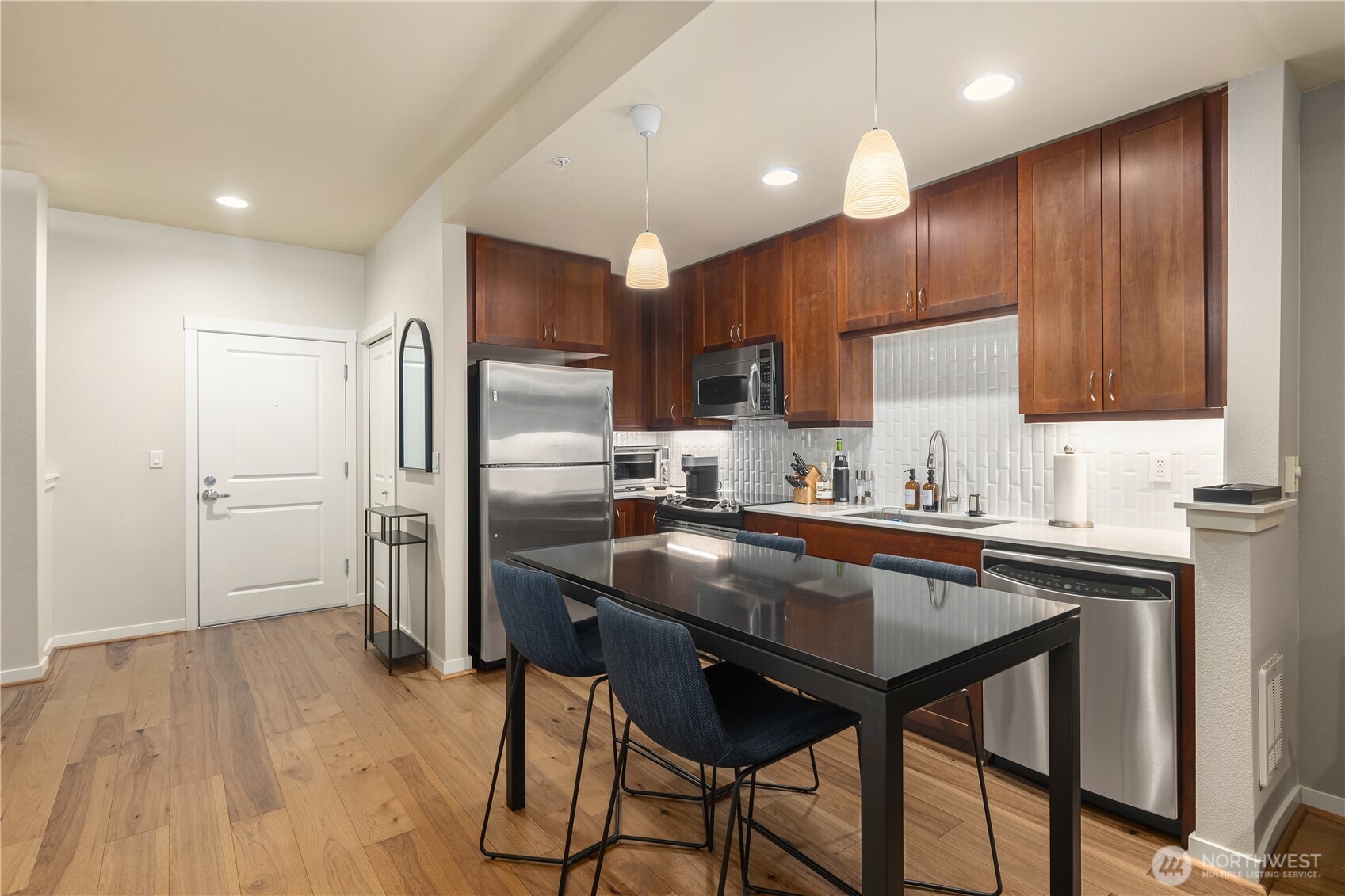 16141 Cleveland Street 401