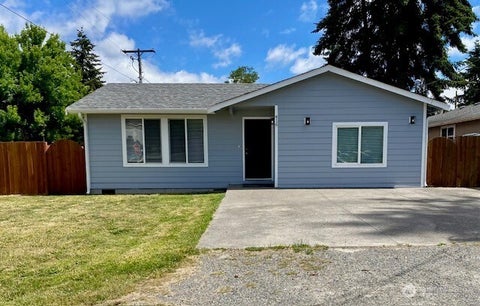 Photo of 416 Mckenzie Avenue SW, Yelm, WA 98597 (MLS # 2542793)