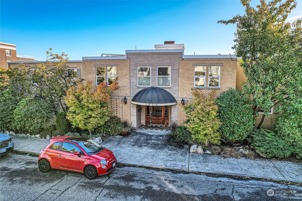 Photo of 1818 Bigelow Avenue N #201, Seattle, WA 98109 (MLS # 2171348)