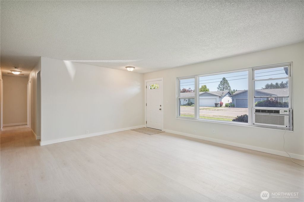 Photo of 1703 33rd Avenue, Longview, WA 98632 (MLS # 2553646)