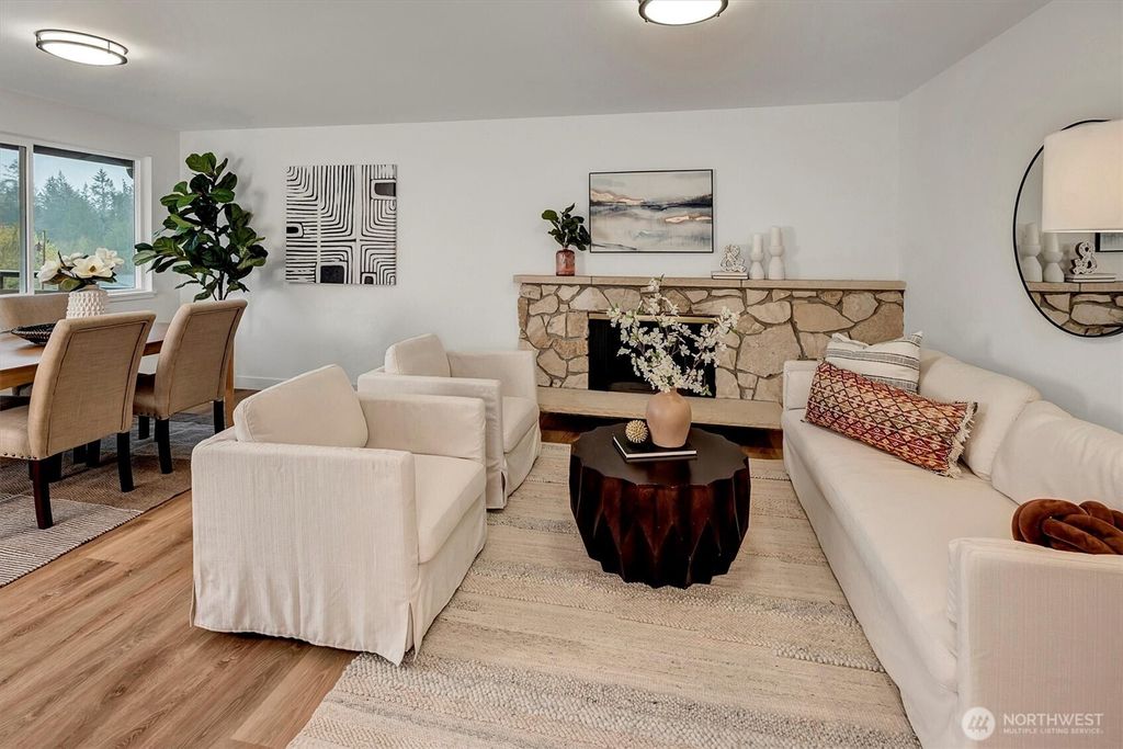 Photo of 8 164th Avenue SE, Bellevue, WA 98008 (MLS # 2356697)