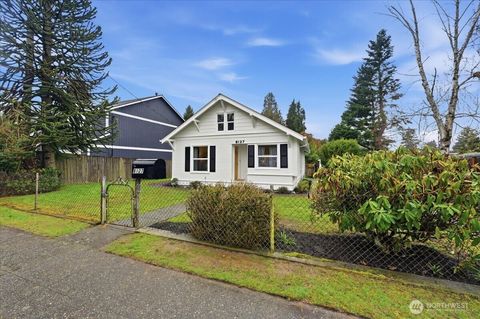 Photo of 8127 11th Avenue SW, Seattle, WA 98106 (MLS # 2489500)