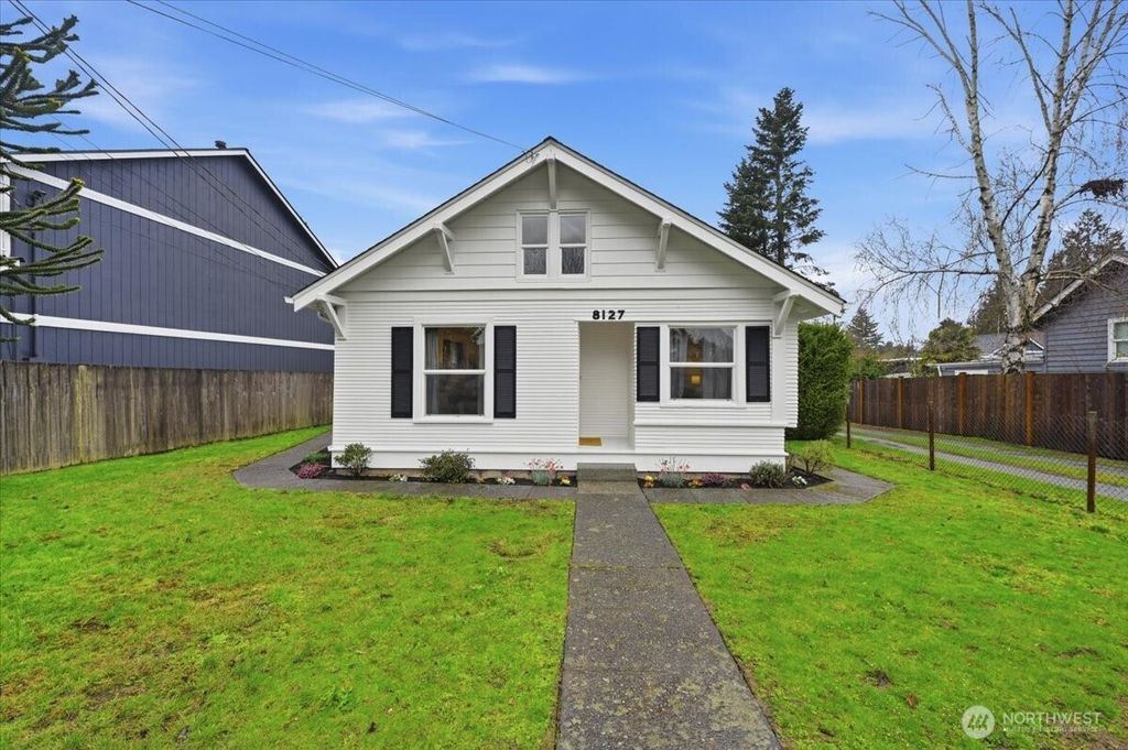 Photo of 8127 11th Avenue SW, Seattle, WA 98106 (MLS # 2489500)