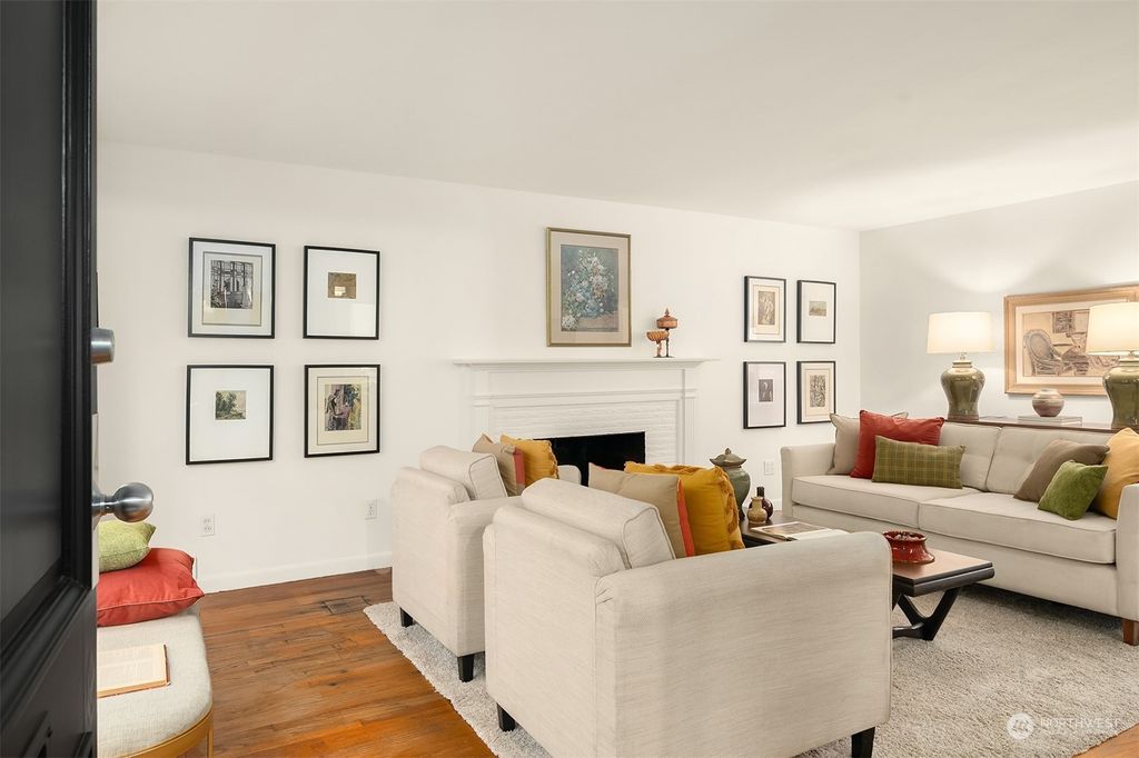 Photo of 8233 43rd Avenue NE, Seattle, WA 98115 (MLS # 2303972)