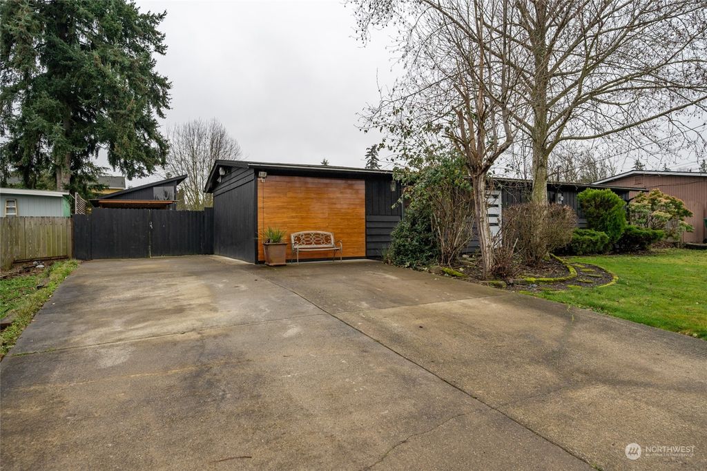 Photo of 1935 351st Street SW, Federal Way, WA 98023 (MLS # 2029462)