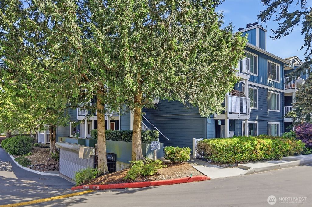 Photo of 300 N 130th Street W #2205, Seattle, WA 98133 (MLS # 2527097)