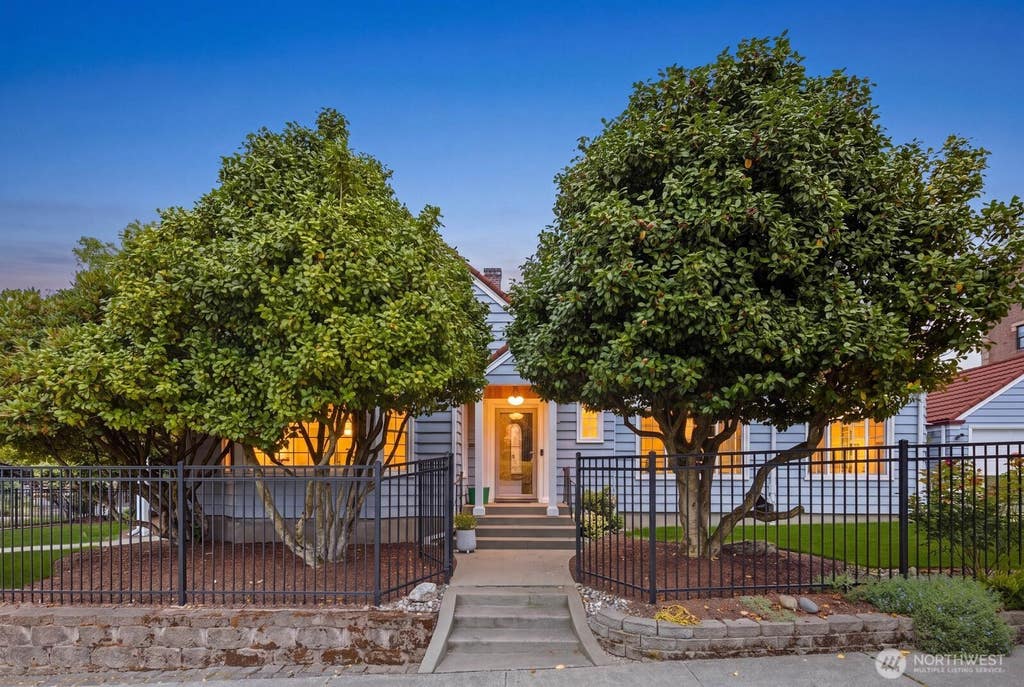 Photo of 324 N Yakima Avenue, Tacoma, WA 98403 (MLS # 2569629)