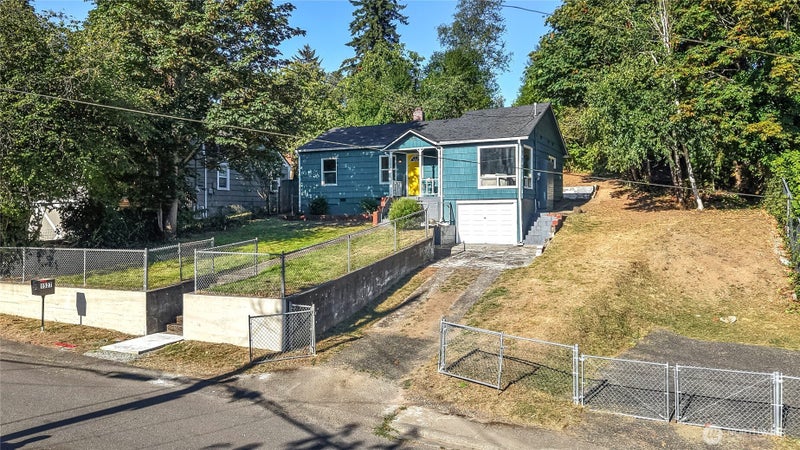 1527 Bloomington Avenue