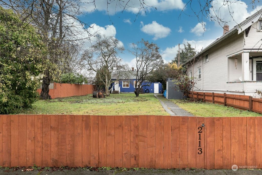 Photo of 2113 Virginia Avenue, Everett, WA 98201 (MLS # 2182398)