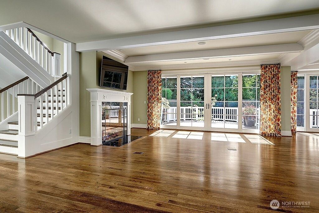 Photo of 8975 NE 10th Street, Bellevue, WA 98004 (MLS # 2493362)