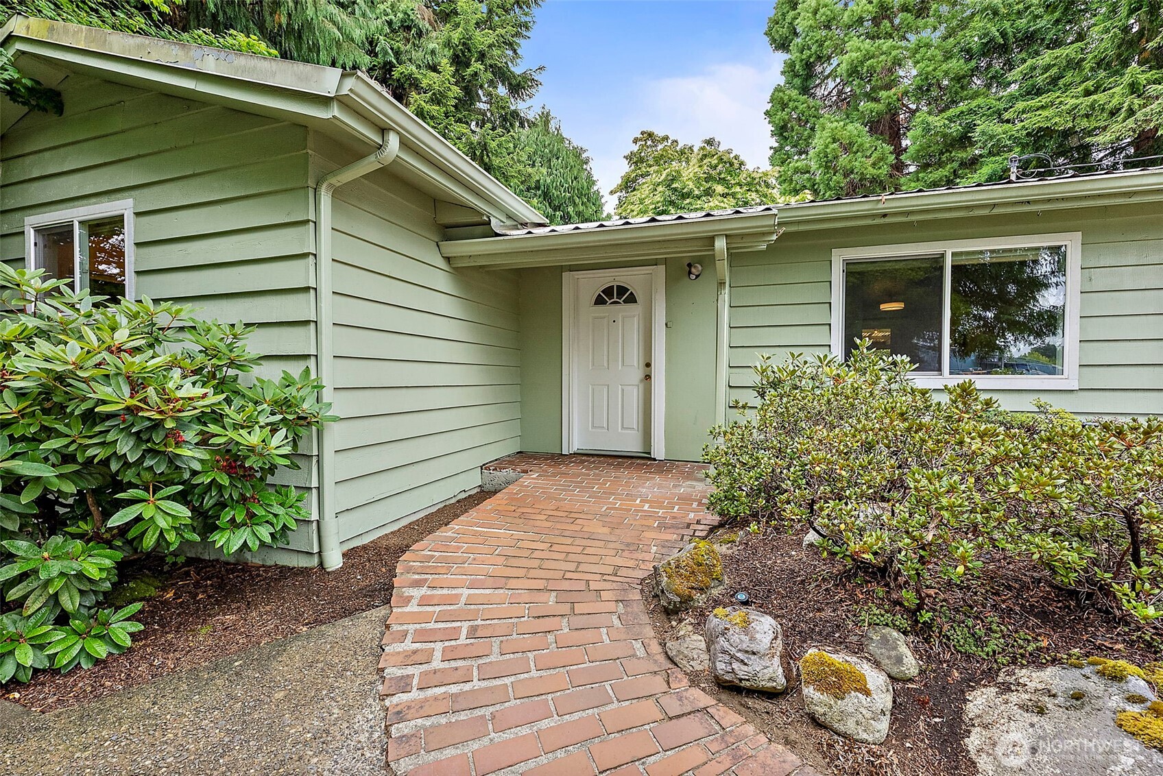8813 Old Highway 99 SE