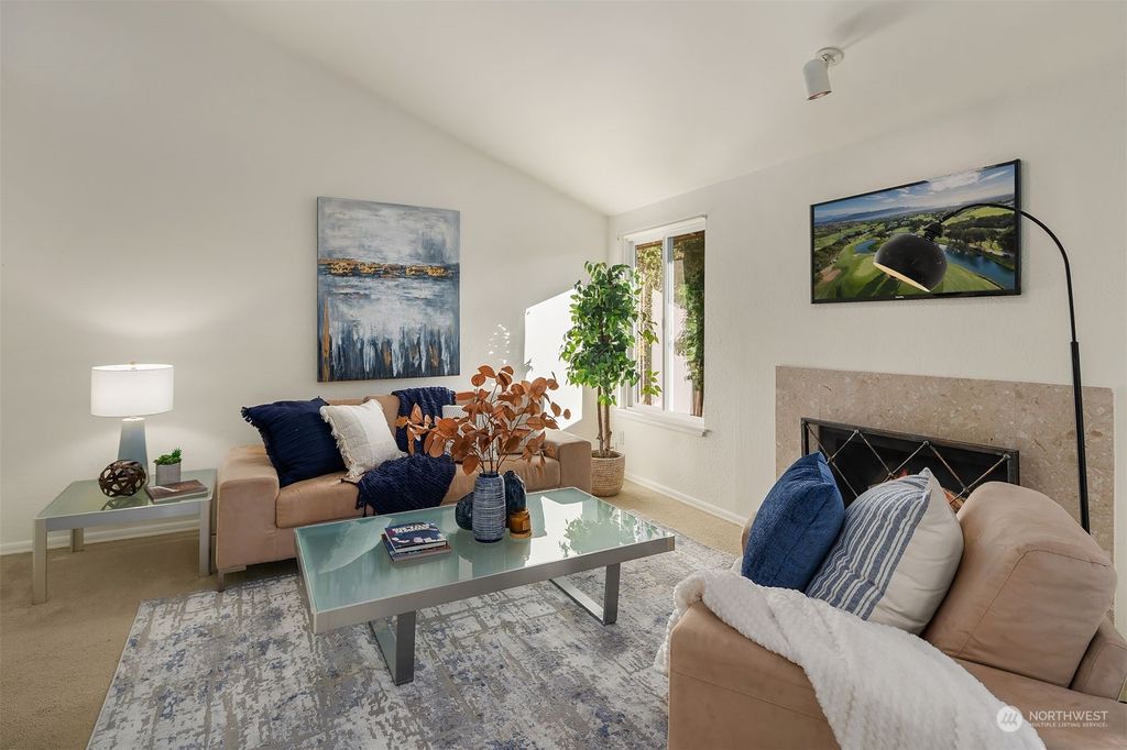 Photo of 12645 NE 130th Way #H302, Kirkland, WA 98034 (MLS # 2306155)