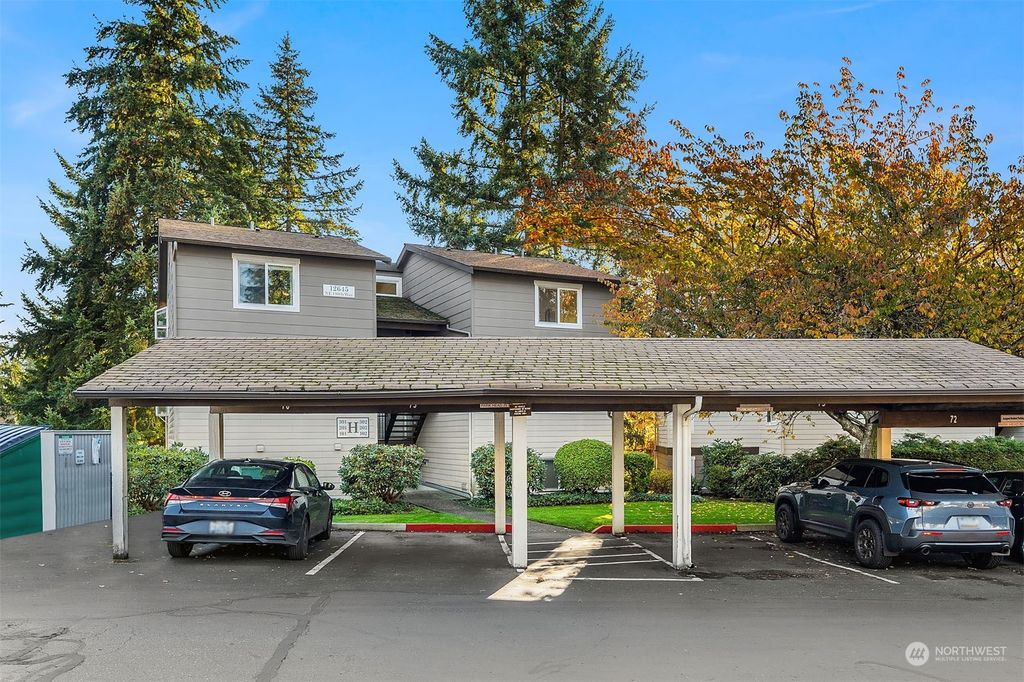 Photo of 12645 NE 130th Way #H302, Kirkland, WA 98034 (MLS # 2306155)