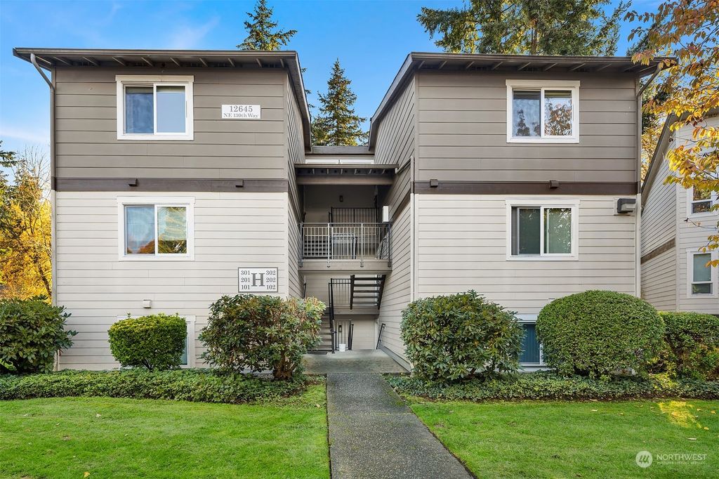 Photo of 12645 NE 130th Way #H302, Kirkland, WA 98034 (MLS # 2306155)