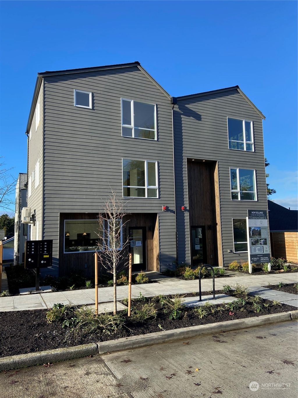 Photo of 9223 C 25th Avenue SW, Seattle, WA 98106 (MLS # 2186917)