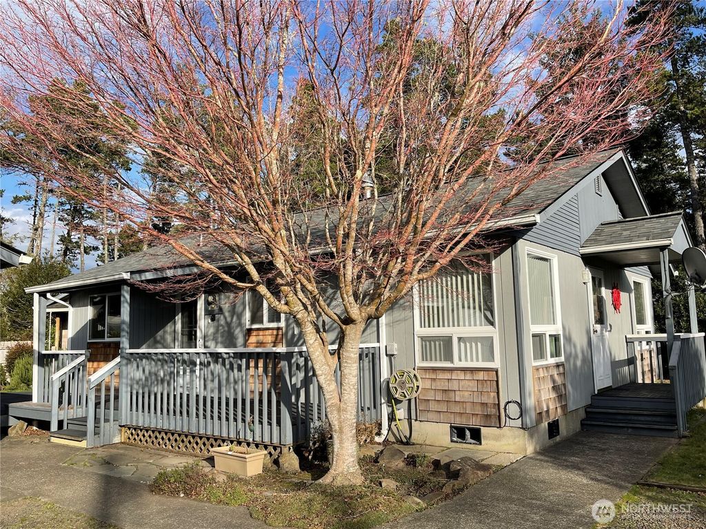 Photo of 1305 274th Place, Ocean Park, WA 98640 (MLS # 2472928)