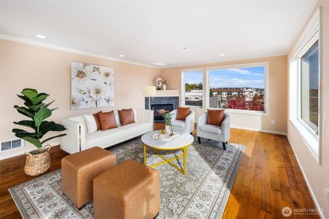 Photo of 559 McGraw Street #402, Seattle, WA 98109 (MLS # 2441149)