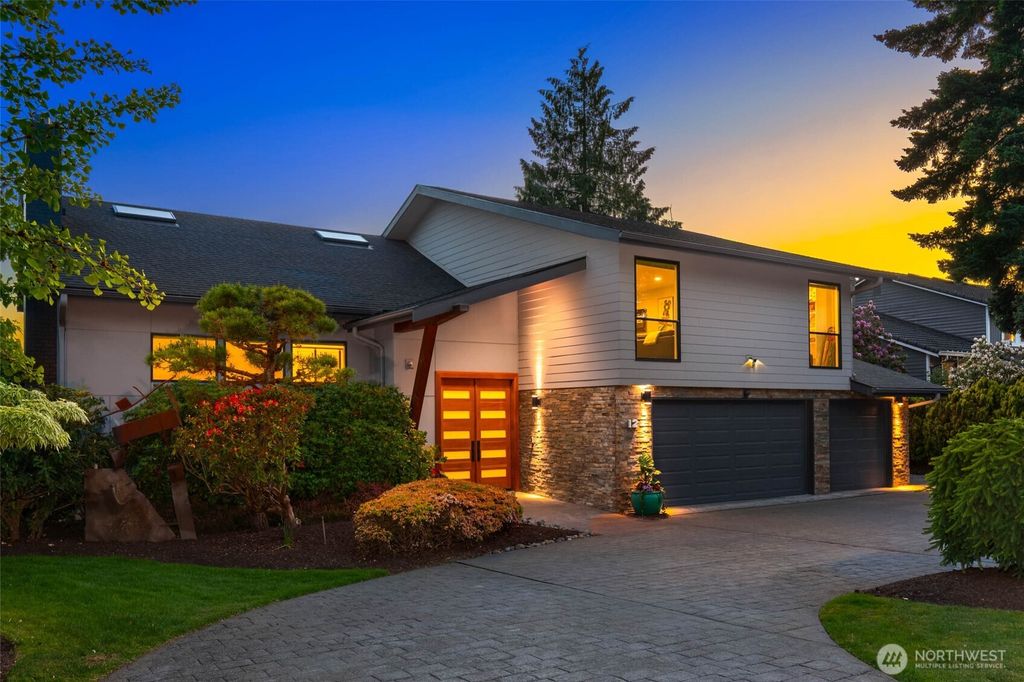 Photo of 12 Columbia Key, Bellevue, WA 98006 (MLS # 2382003)