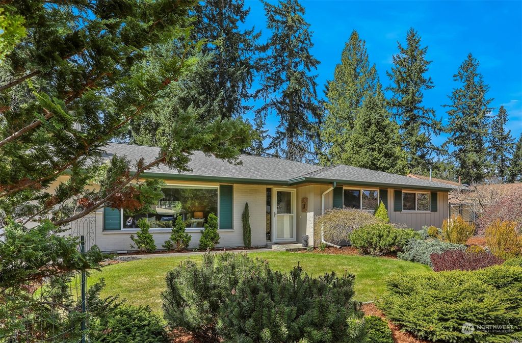 Photo of 13813 139th Avenue SE, Renton, WA 98059 (MLS # 2057101)
