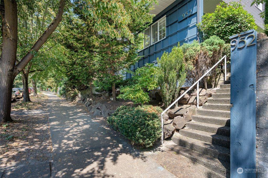 Photo of 952 N 35th Street #102, Seattle, WA 98103 (MLS # 2143333)
