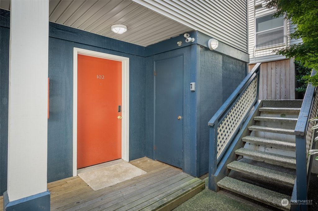 Photo of 952 N 35th Street #102, Seattle, WA 98103 (MLS # 2143333)