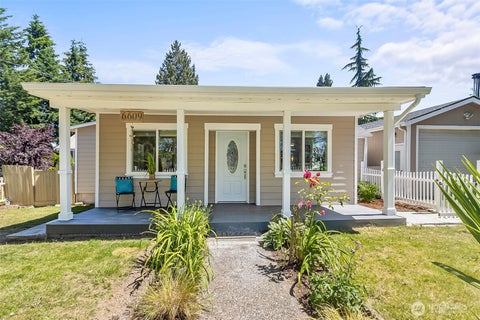 Photo of 6609 Elliot Way, Everett, WA 98203 (MLS # 2542254)