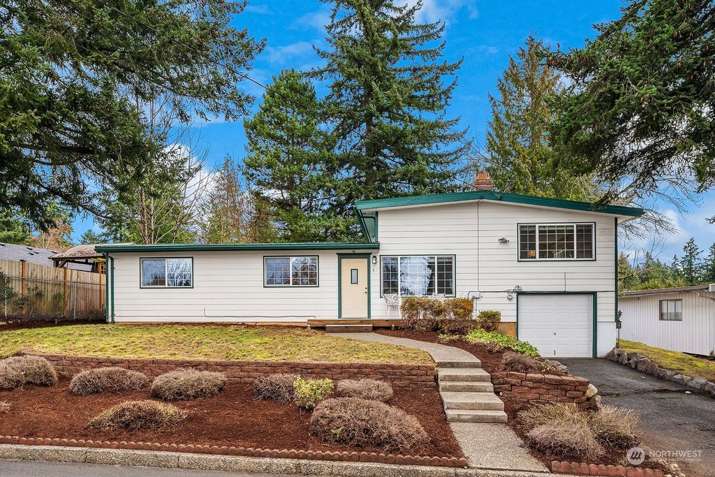 Photo of 910 166th Avenue SE, Bellevue, WA 98008 (MLS # 2195159)