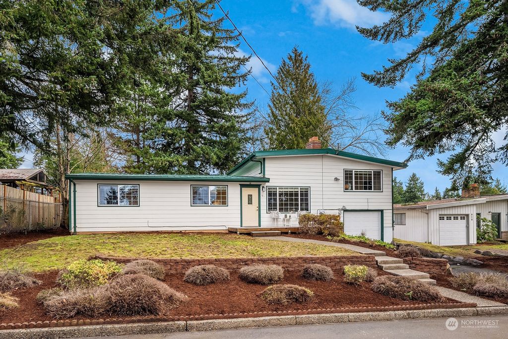 Photo of 910 166th Avenue SE, Bellevue, WA 98008 (MLS # 2195159)