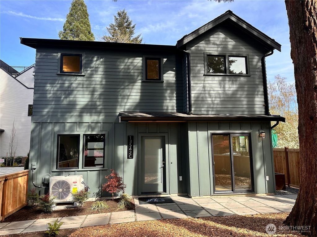 Photo of 13542 39th Avenue NE #C, Seattle, WA 98125 (MLS # 2359950)