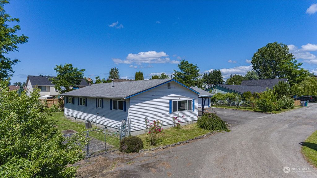 Photo of 133 Valentine Ct Ct, Pacific, WA 98047 (MLS # 2250691)