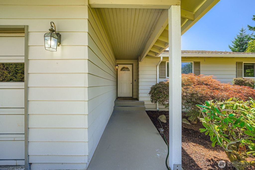 Photo of 13601 SE 141st Street, Renton, WA 98059 (MLS # 2405217)