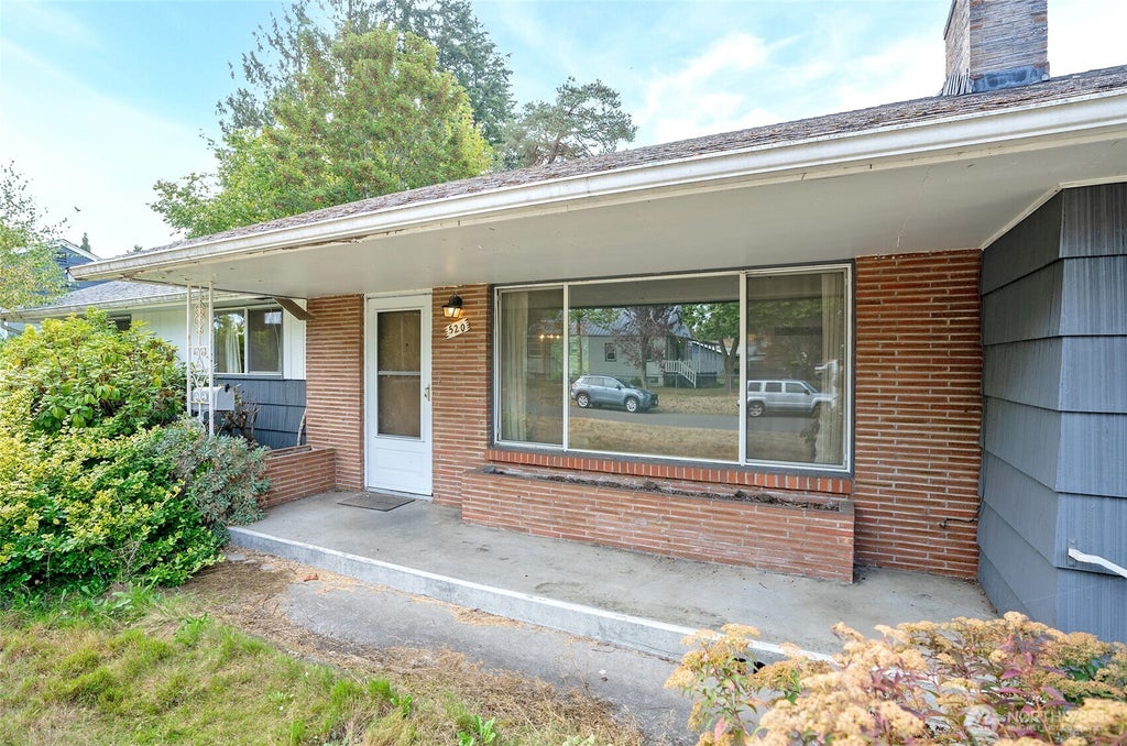 Photo of 520 S 94th Street, Tacoma, WA 98444 (MLS # 2588221)
