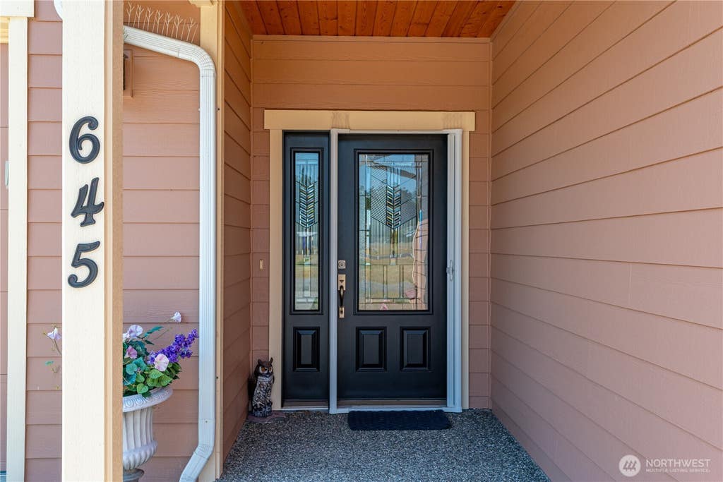 Photo of 645 Monterey Avenue, Coupeville, WA 98239 (MLS # 2564824)