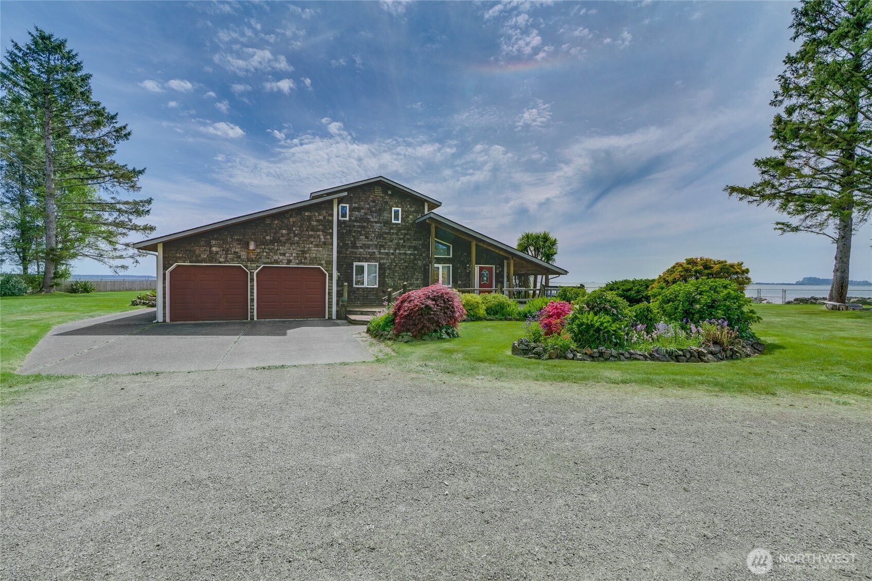 830 Riverview LN
